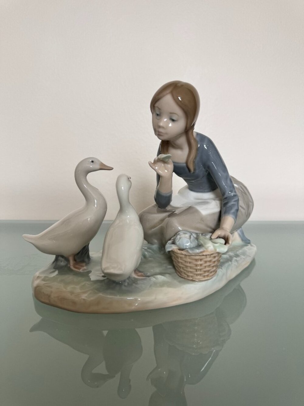 Lladro "Feeding the Ducks" #4849 Made in Spain Porcelain Figurine Retired